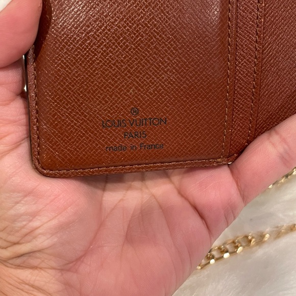 Authentic Louis Vuitton Kisslock Wallet On A Chain | MI1010 - Picture 4 of 16